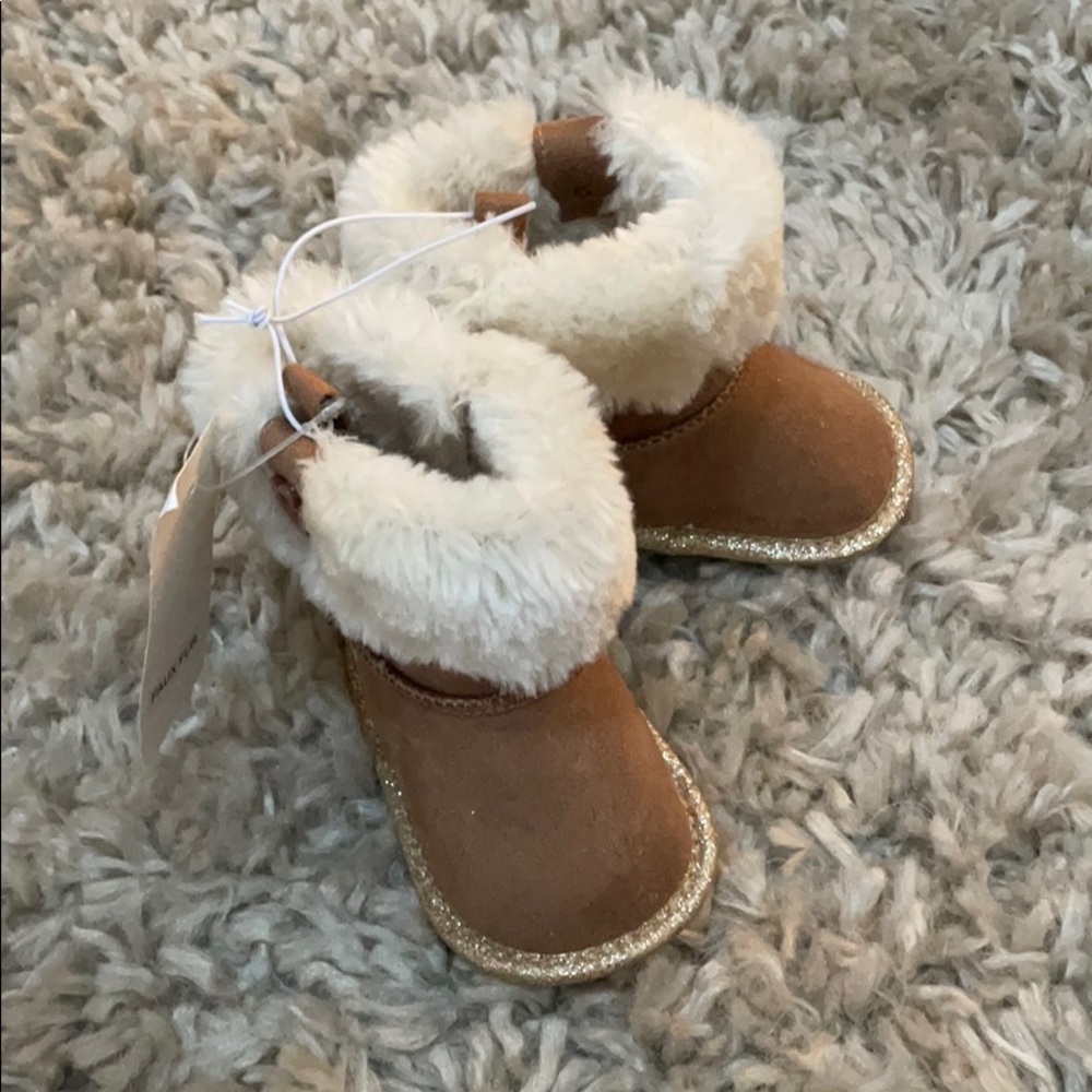 Baby fur boots